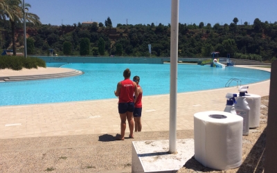 Imatge de dos socorristes a La Bassa | Helena Molist